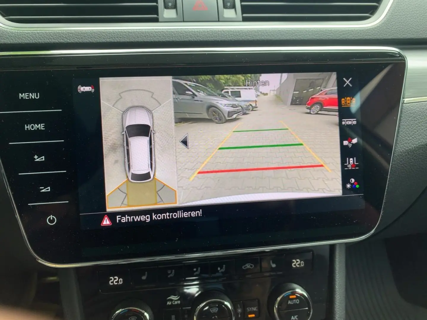 Superb Combi SCOUT 2.0 TDI 4x4 DSG LED+AHK+PANO