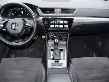 Superb Combi 2.0 TSI DSG 4x4 Scout *Pano*StaHzg