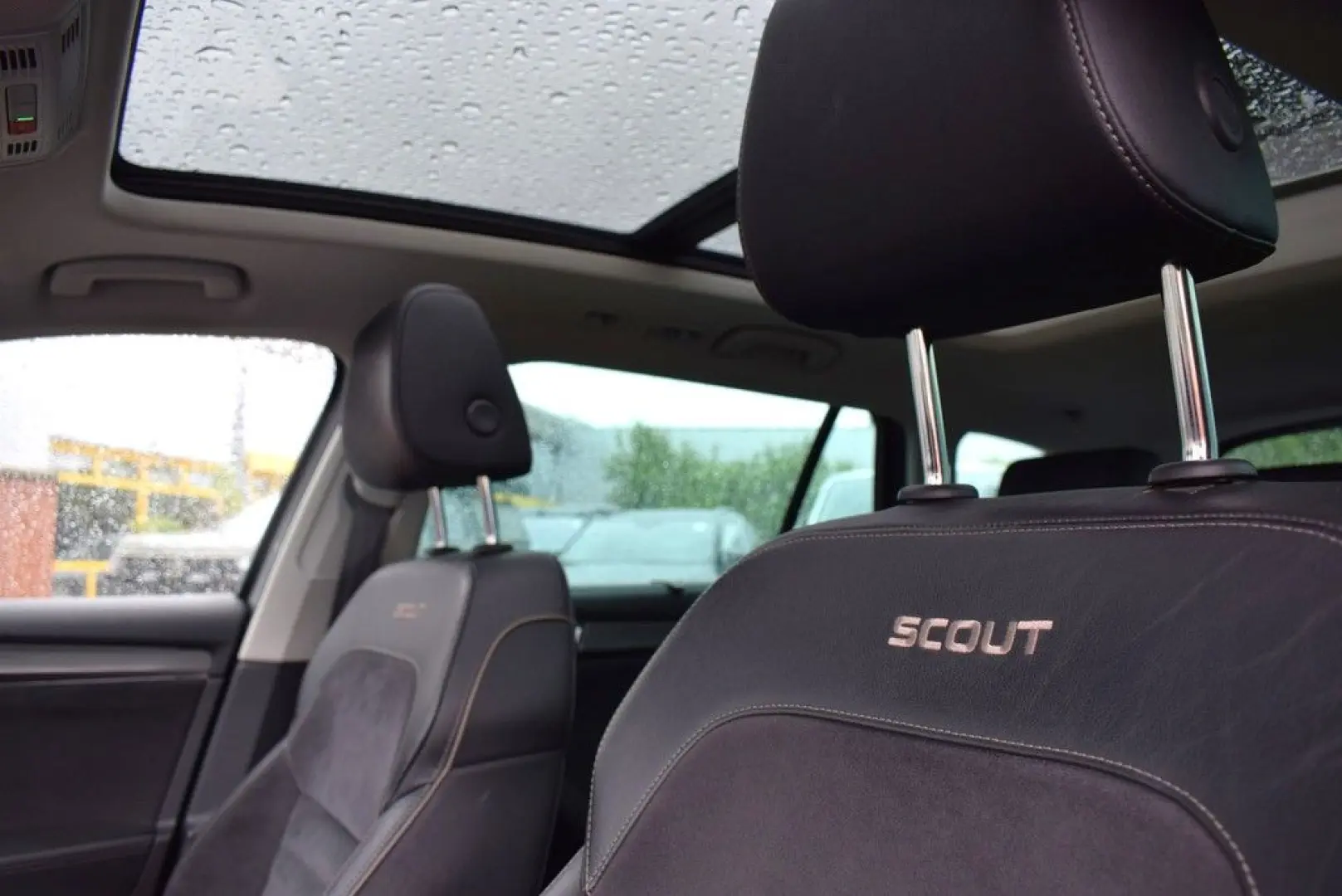 Superb Combi 2.0 TSI DSG 4x4 Scout *Pano*StaHzg