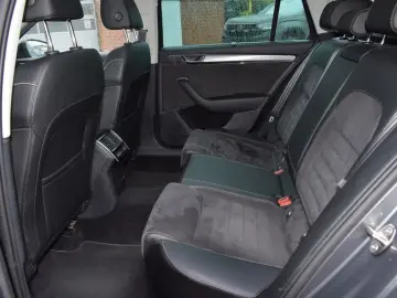 Superb Combi 2.0 TSI DSG 4x4 Scout *Pano*StaHzg