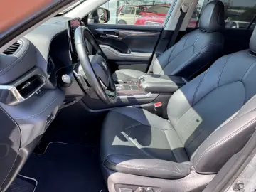 Toyota Highlander 2.5 L Hybrid  248CP Exclusive Metallic