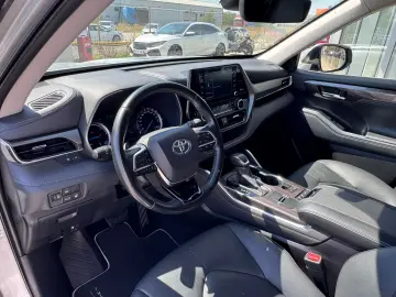 Toyota Highlander 2.5 L Hybrid  248CP Exclusive Metallic