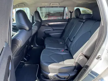 Toyota Highlander 2.5 L Hybrid  248CP Exclusive Metallic