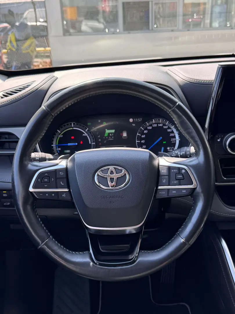 Toyota Highlander 2.5 L Hybrid  248CP Exclusive Metallic