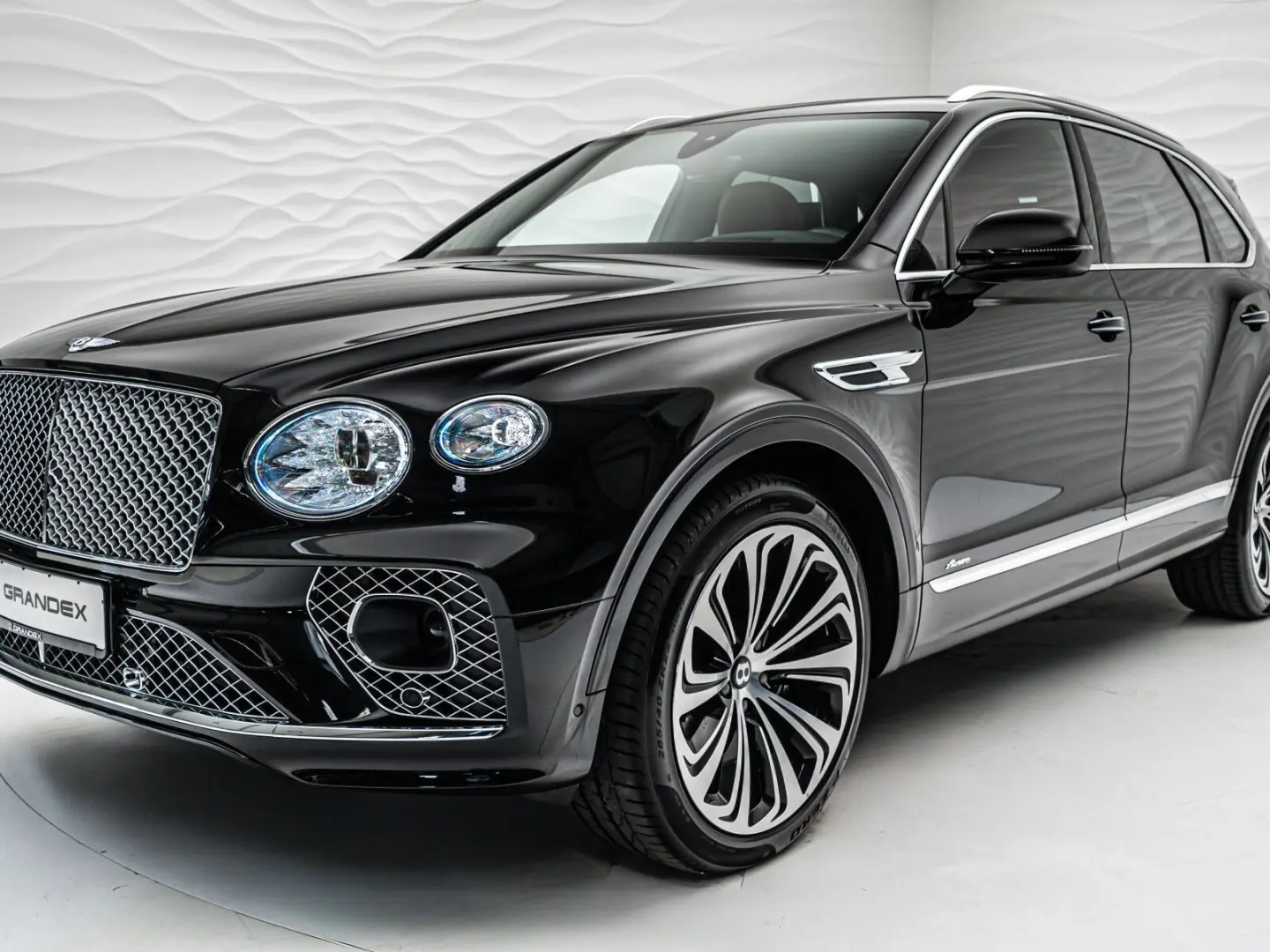 Bentayga Azure V8*Rear TV*NAIM*Touring Spec.