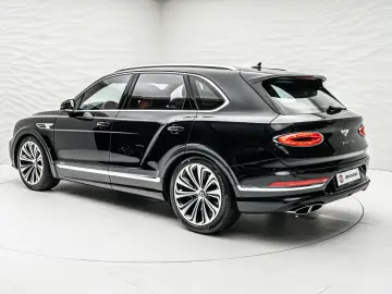 Bentayga Azure V8*Rear TV*NAIM*Touring Spec.