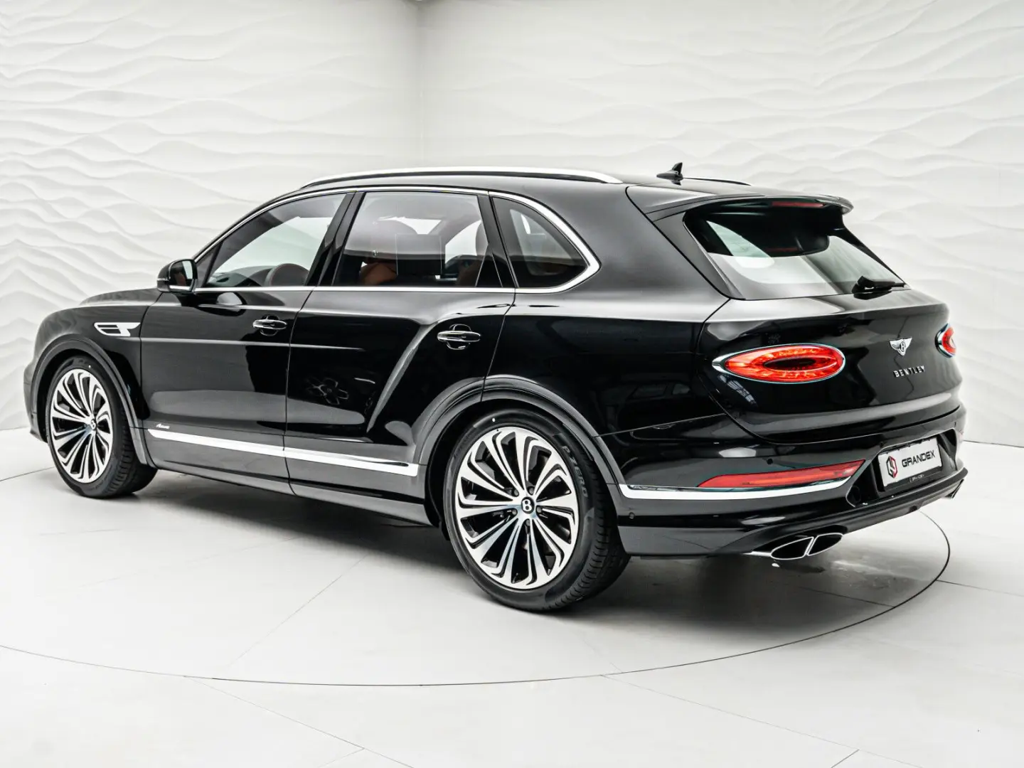 Bentayga Azure V8*Rear TV*NAIM*Touring Spec.