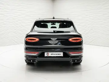 Bentayga Azure V8*Rear TV*NAIM*Touring Spec.