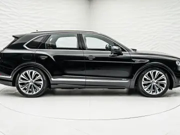 Bentayga Azure V8*Rear TV*NAIM*Touring Spec.