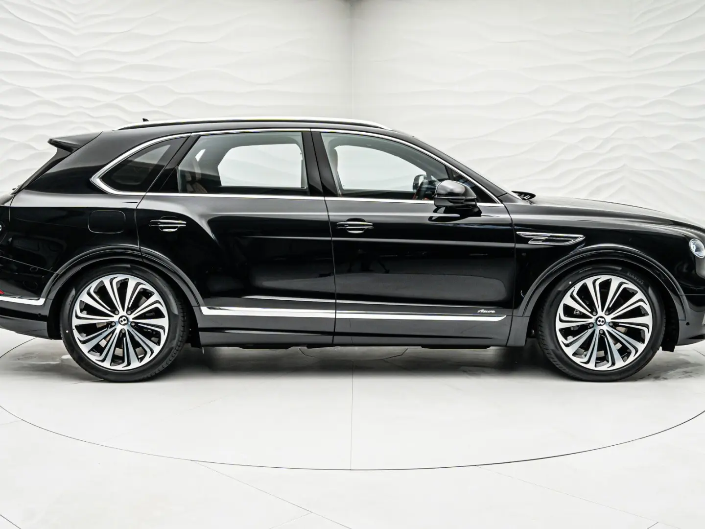 Bentayga Azure V8*Rear TV*NAIM*Touring Spec.