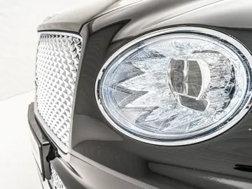 Bentayga Azure V8*Rear TV*NAIM*Touring Spec.
