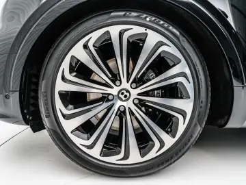 Bentayga Azure V8*Rear TV*NAIM*Touring Spec.