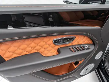 Bentayga Azure V8*Rear TV*NAIM*Touring Spec.
