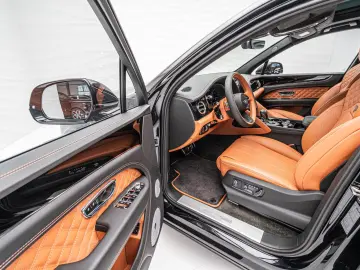 Bentayga Azure V8*Rear TV*NAIM*Touring Spec.