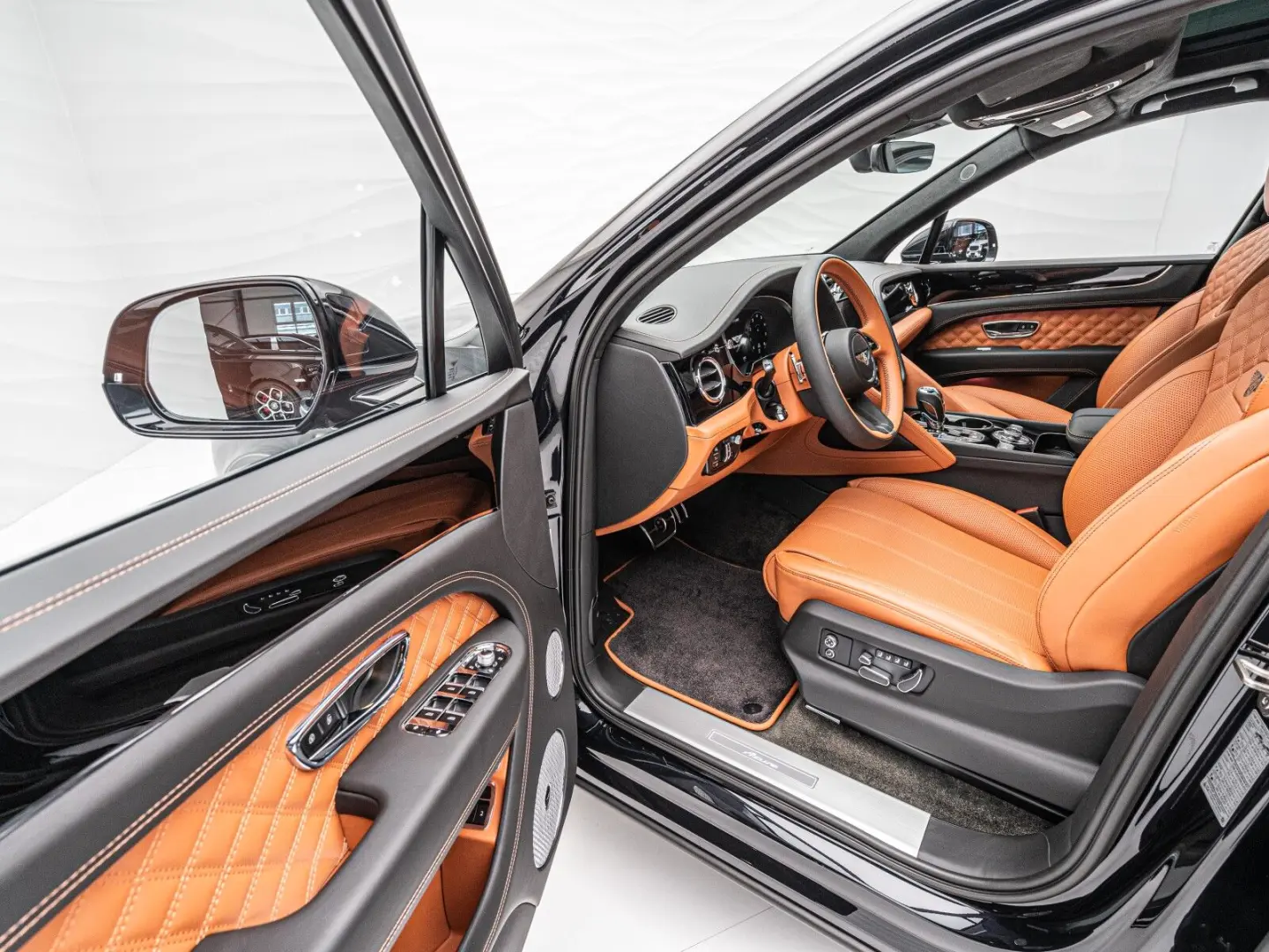 Bentayga Azure V8*Rear TV*NAIM*Touring Spec.