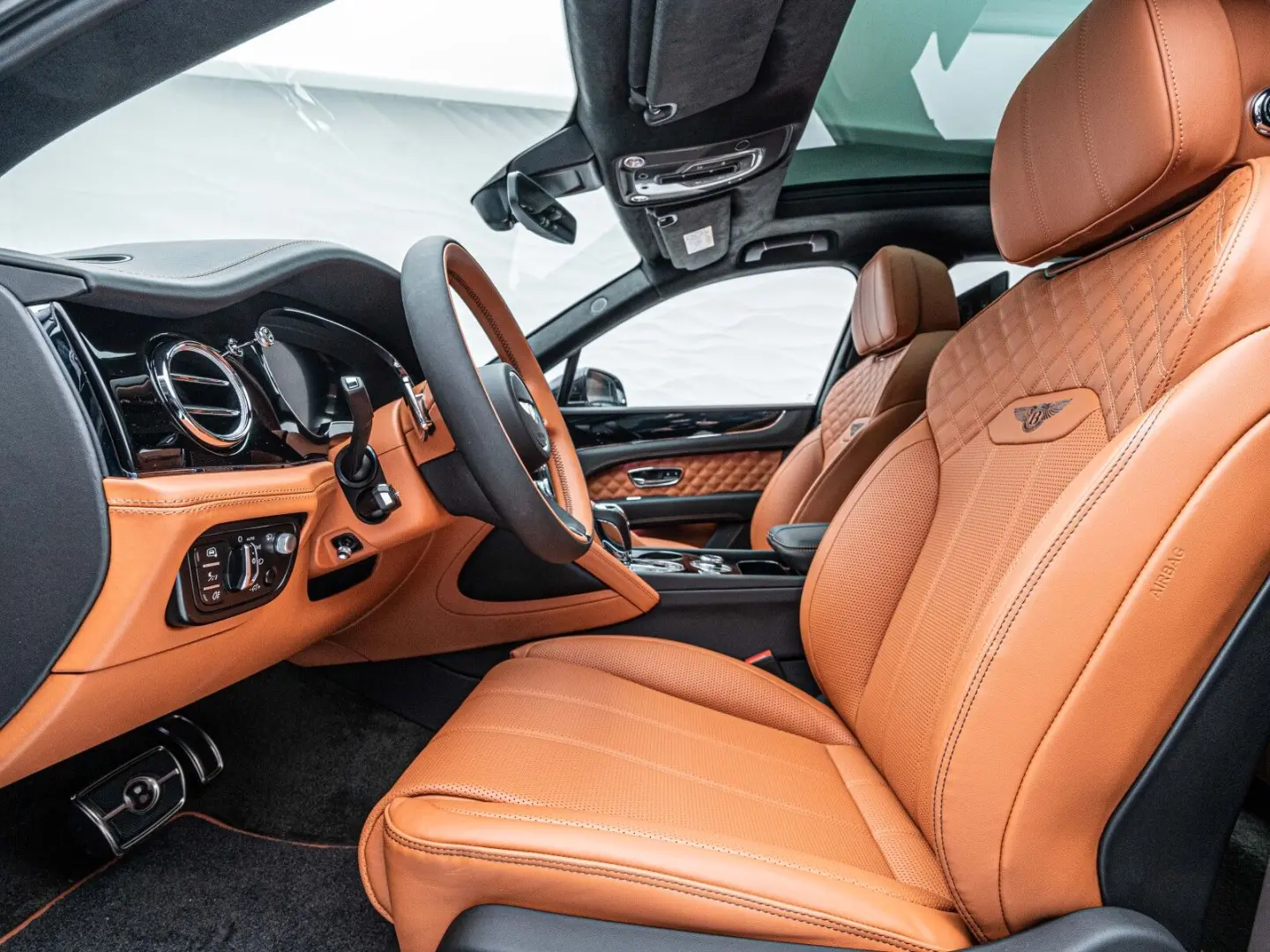 Bentayga Azure V8*Rear TV*NAIM*Touring Spec.