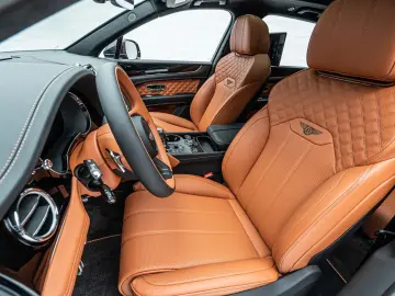 Bentayga Azure V8*Rear TV*NAIM*Touring Spec.
