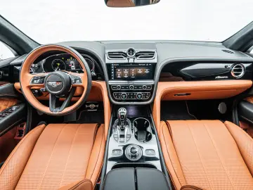 Bentayga Azure V8*Rear TV*NAIM*Touring Spec.