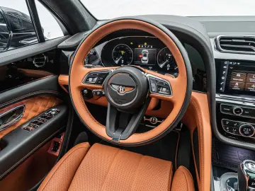 Bentayga Azure V8*Rear TV*NAIM*Touring Spec.