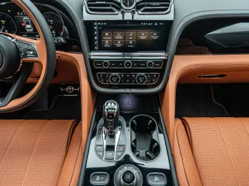 Bentayga Azure V8*Rear TV*NAIM*Touring Spec.