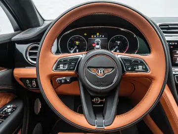 Bentayga Azure V8*Rear TV*NAIM*Touring Spec.