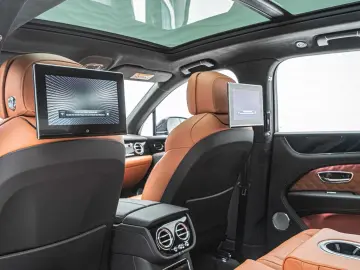 Bentayga Azure V8*Rear TV*NAIM*Touring Spec.