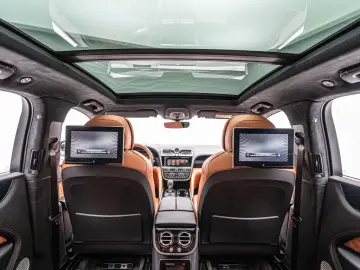 Bentayga Azure V8*Rear TV*NAIM*Touring Spec.