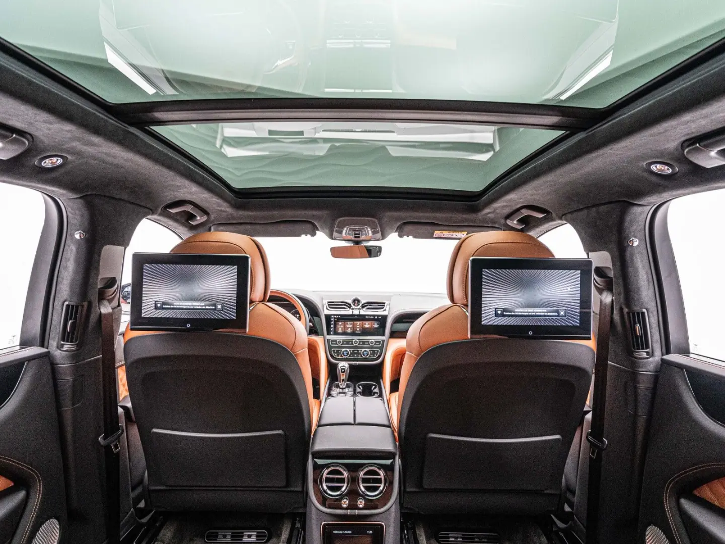 Bentayga Azure V8*Rear TV*NAIM*Touring Spec.