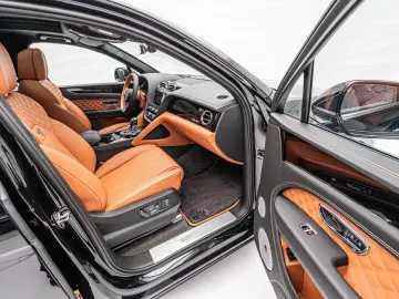 Bentayga Azure V8*Rear TV*NAIM*Touring Spec.