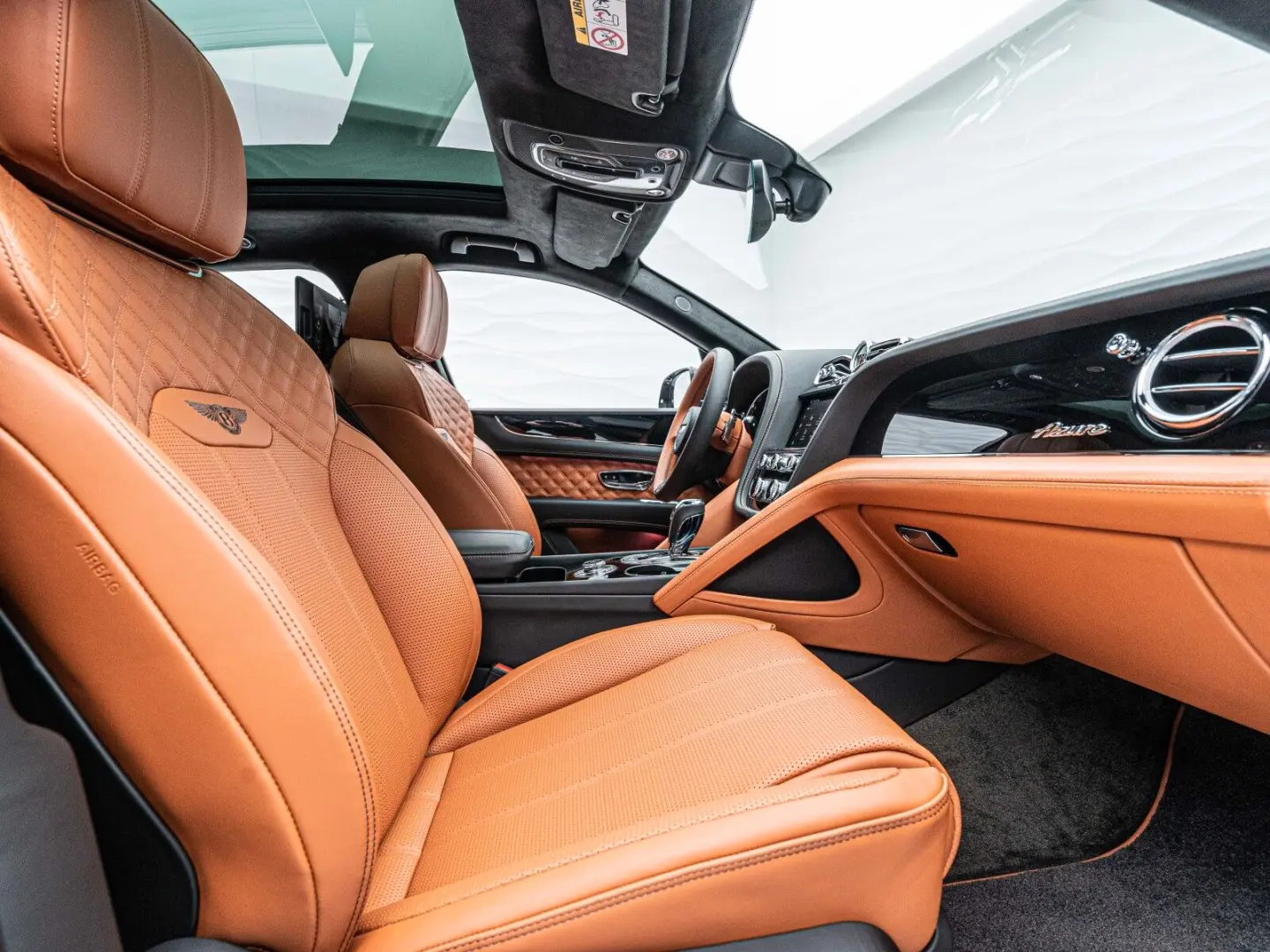 Bentayga Azure V8*Rear TV*NAIM*Touring Spec.