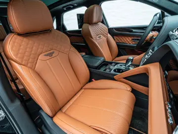Bentayga Azure V8*Rear TV*NAIM*Touring Spec.