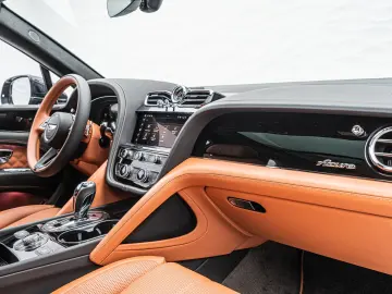 Bentayga Azure V8*Rear TV*NAIM*Touring Spec.