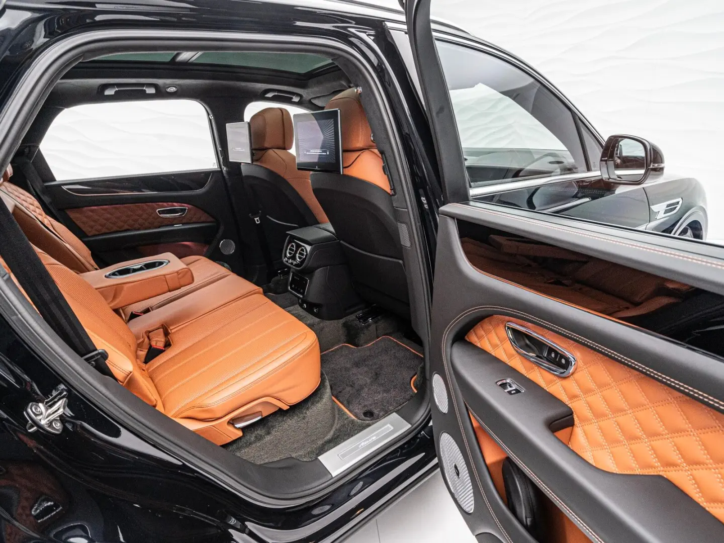 Bentayga Azure V8*Rear TV*NAIM*Touring Spec.