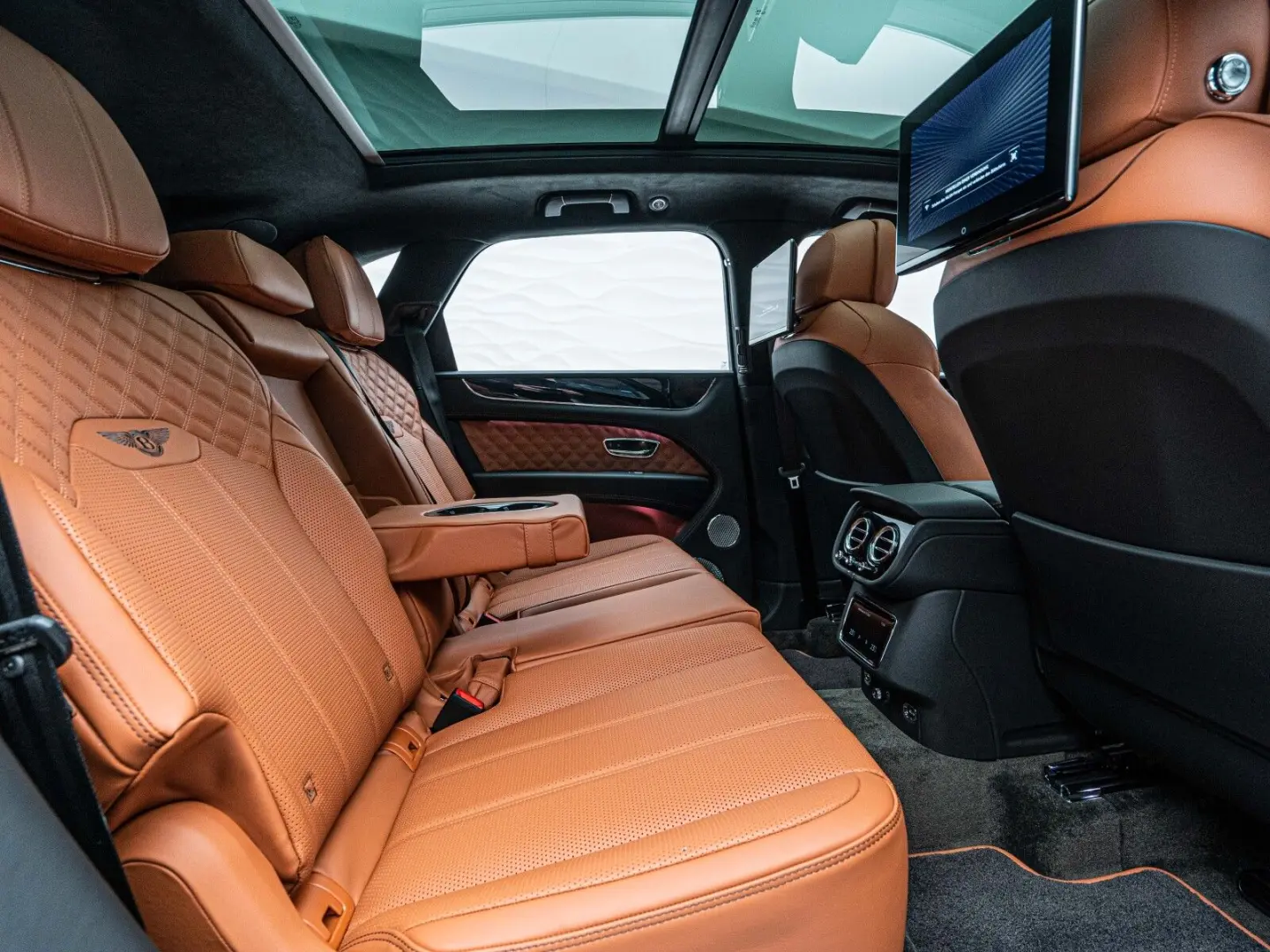 Bentayga Azure V8*Rear TV*NAIM*Touring Spec.