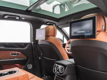 Bentayga Azure V8*Rear TV*NAIM*Touring Spec.
