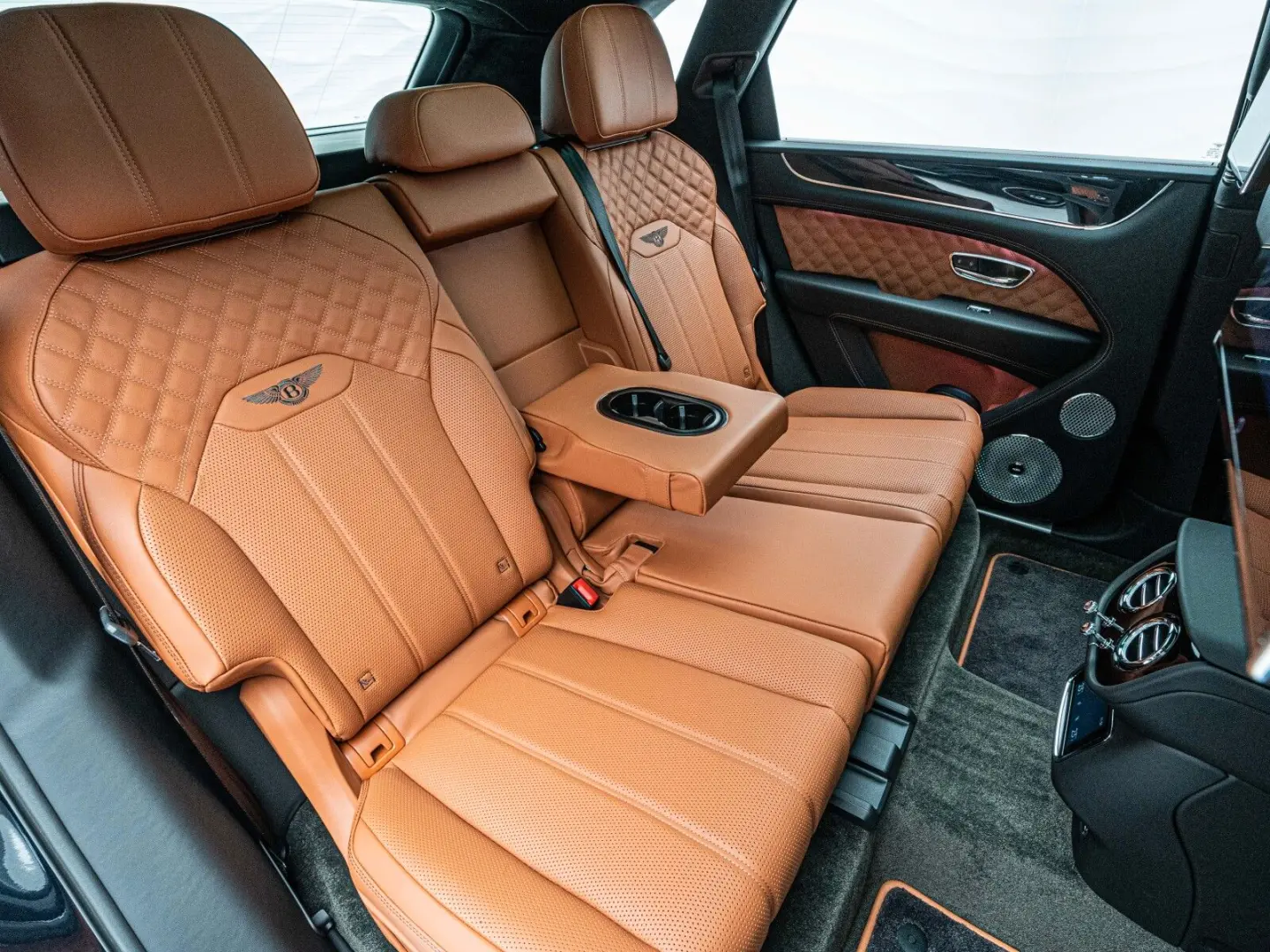 Bentayga Azure V8*Rear TV*NAIM*Touring Spec.