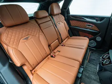 Bentayga Azure V8*Rear TV*NAIM*Touring Spec.