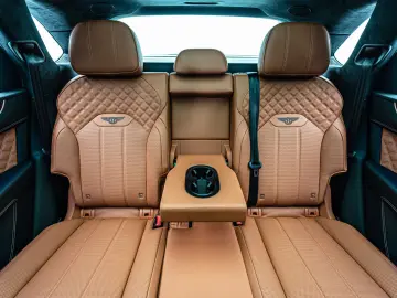 Bentayga Azure V8*Rear TV*NAIM*Touring Spec.