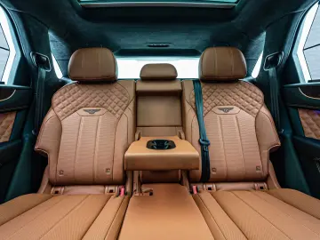Bentayga Azure V8*Rear TV*NAIM*Touring Spec.