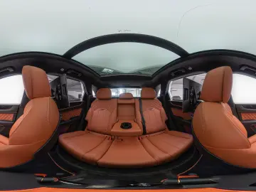 Bentayga Azure V8*Rear TV*NAIM*Touring Spec.