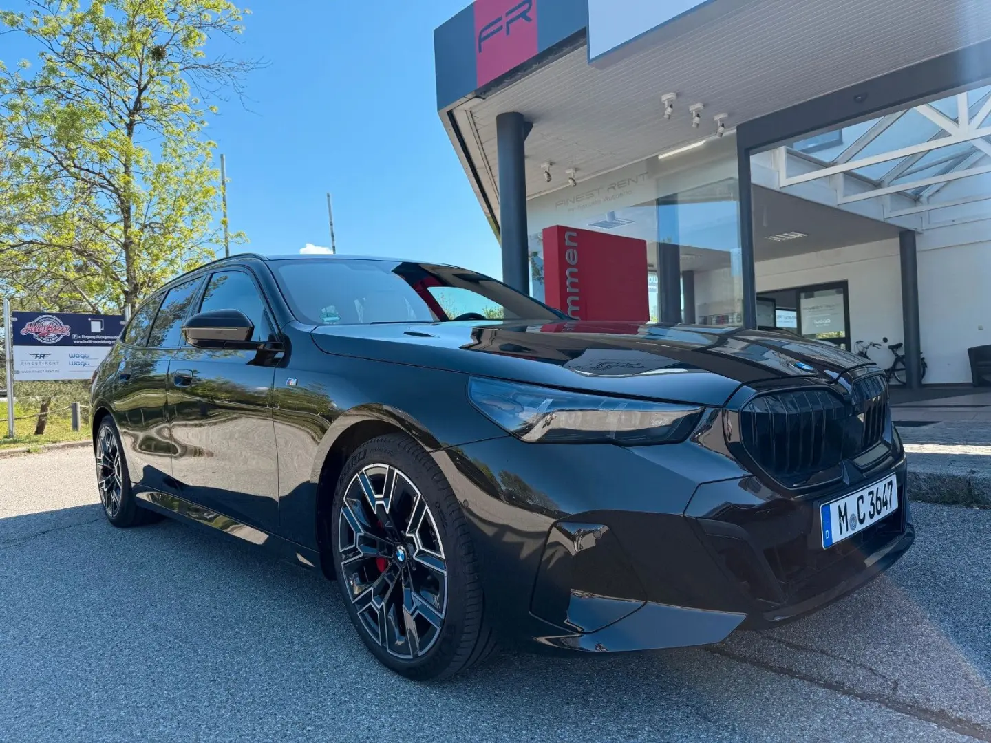 520d xDrive Touring M-Pro/Black-White/AHK/Pano