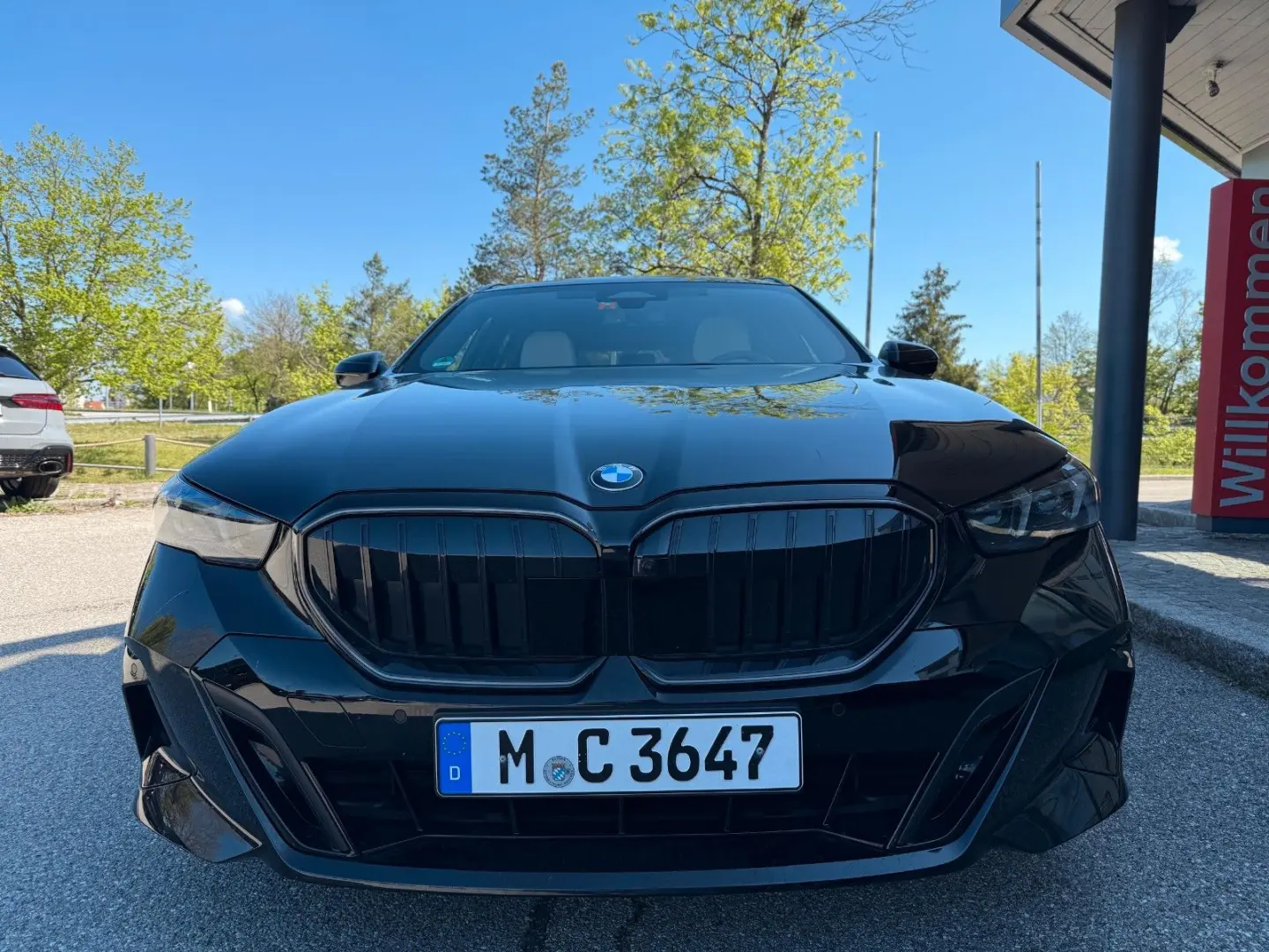 520d xDrive Touring M-Pro/Black-White/AHK/Pano