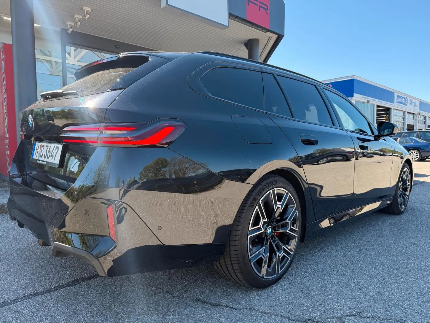 520d xDrive Touring M-Pro/Black-White/AHK/Pano