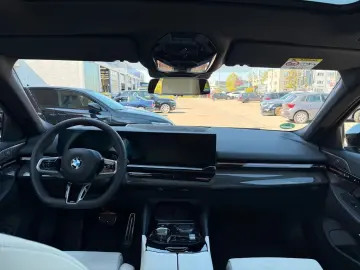 520d xDrive Touring M-Pro/Black-White/AHK/Pano