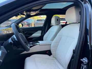520d xDrive Touring M-Pro/Black-White/AHK/Pano