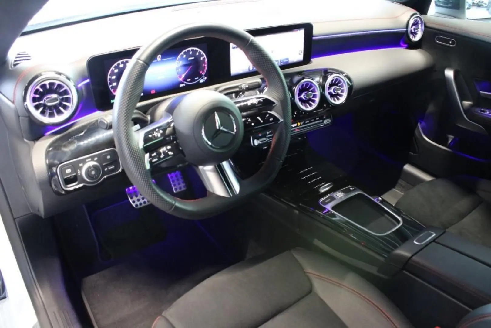 CLA 200 CP *AMG Premium Night 19'' LED Totwin Ka