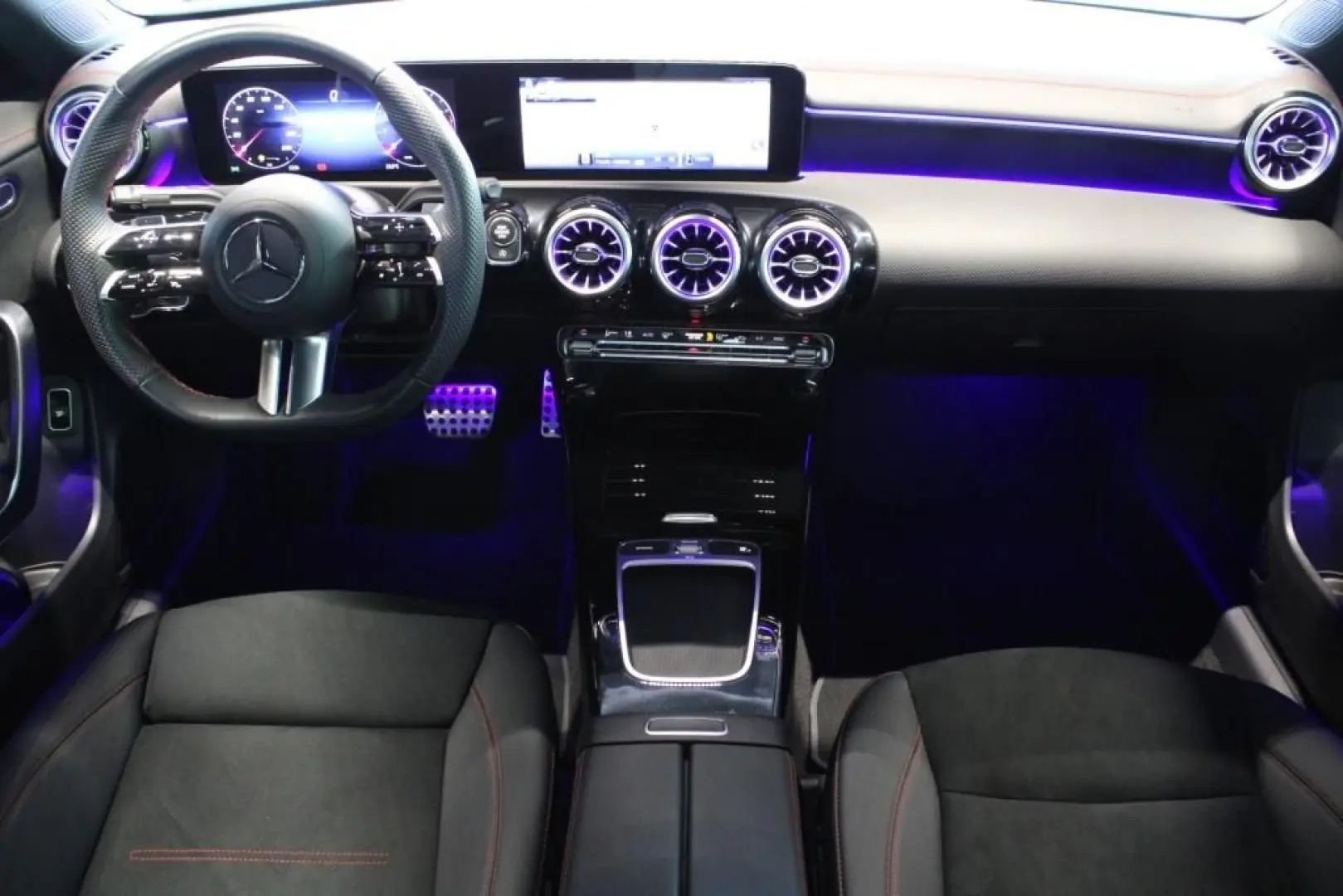CLA 200 CP *AMG Premium Night 19'' LED Totwin Ka