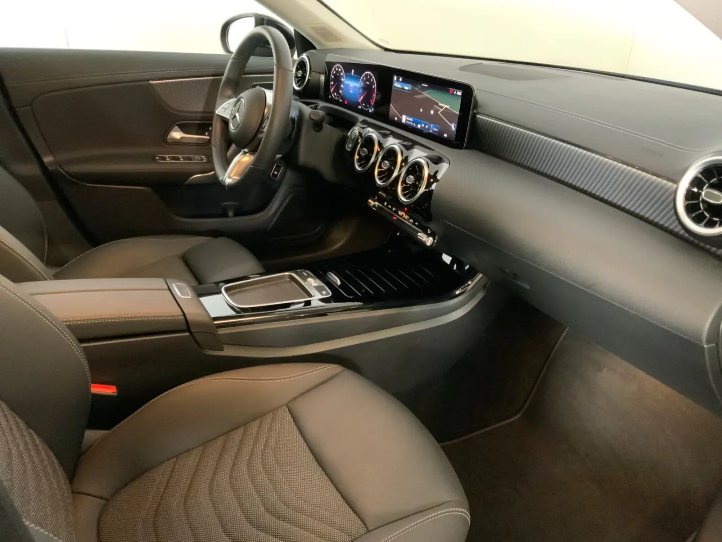 CLA 180 Coupé Prog Adv RüCam Spur LED WinterP