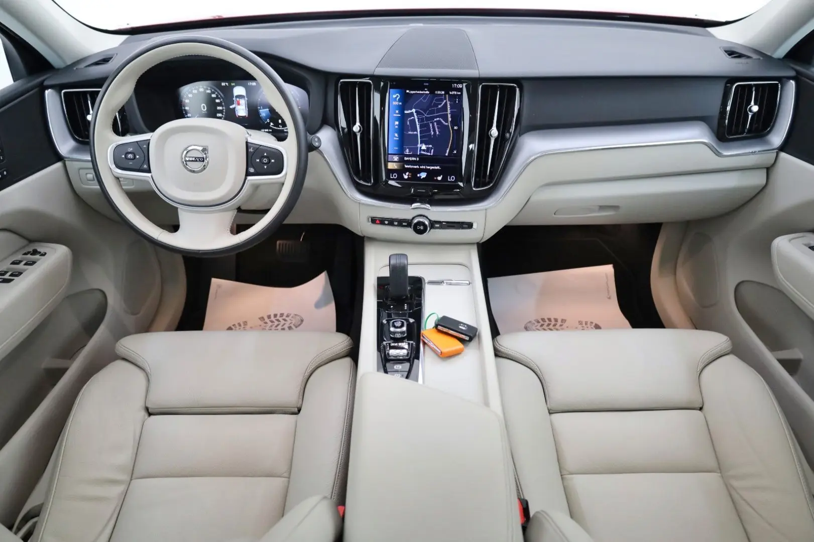 XC60 Momentum Pro,Leder,Navi,LED,SH,Pano.,AHK+WR