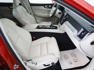XC60 Momentum Pro,Leder,Navi,LED,SH,Pano.,AHK+WR